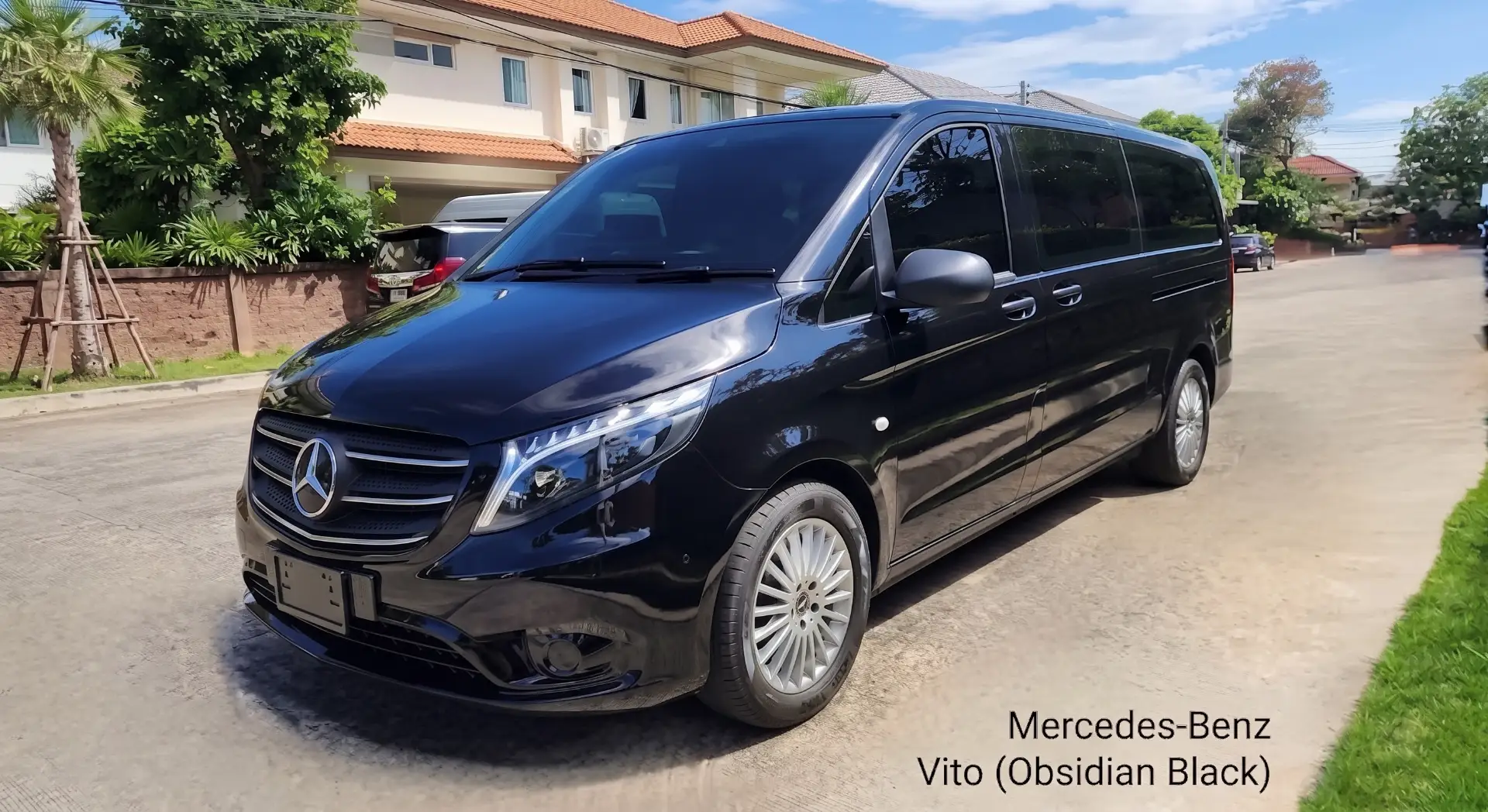 เมอร์เซเดส-เบนซ์ วิโต้ VIP (สีดำ Obsidian Black)