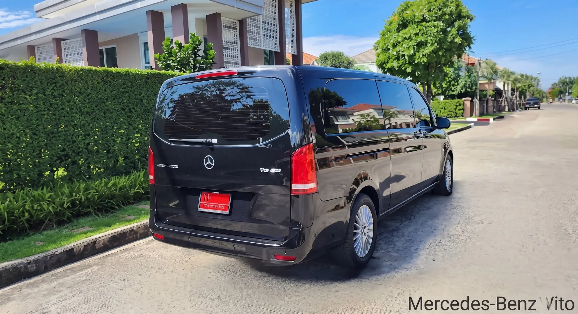 เมอร์เซเดส-เบนซ์ วิโต้ VIP (สีดำ Obsidian Black)
