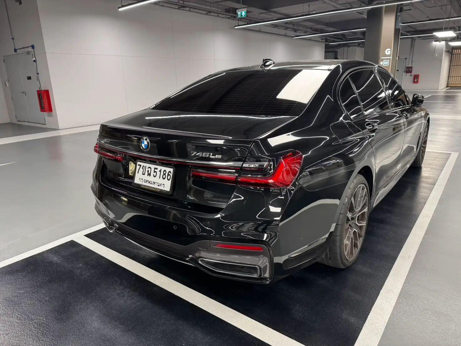 บีเอ็มดับเบิลยู ซีรีส์ 7 (745Le M Sport) สีดำ