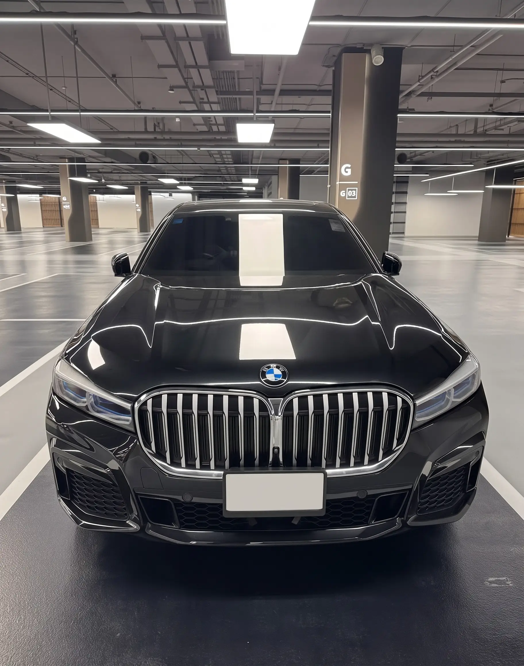 บีเอ็มดับเบิลยู ซีรีส์ 7 (745Le M Sport) สีดำ