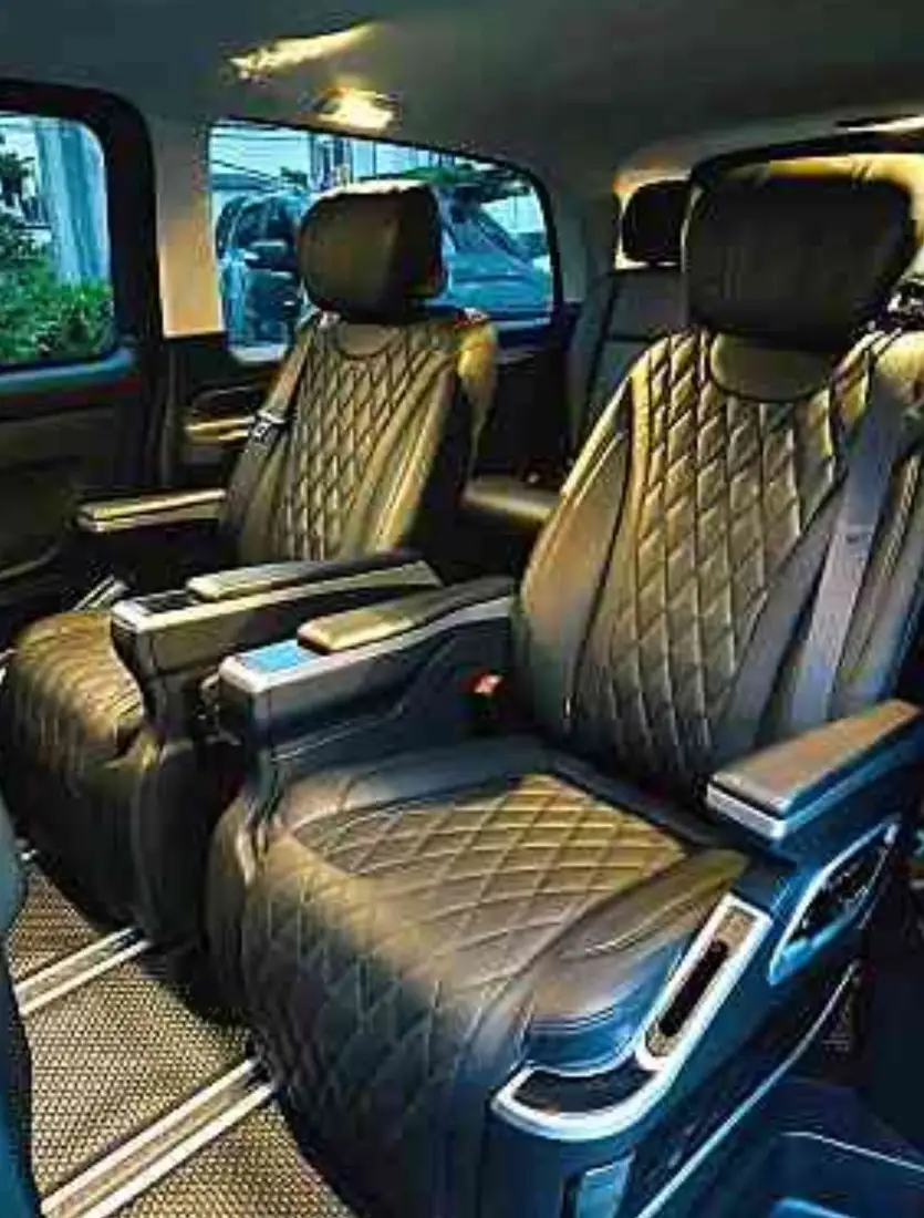 เลกซัส แอลเอ็ม 300เอช (Lexus LM 300h)