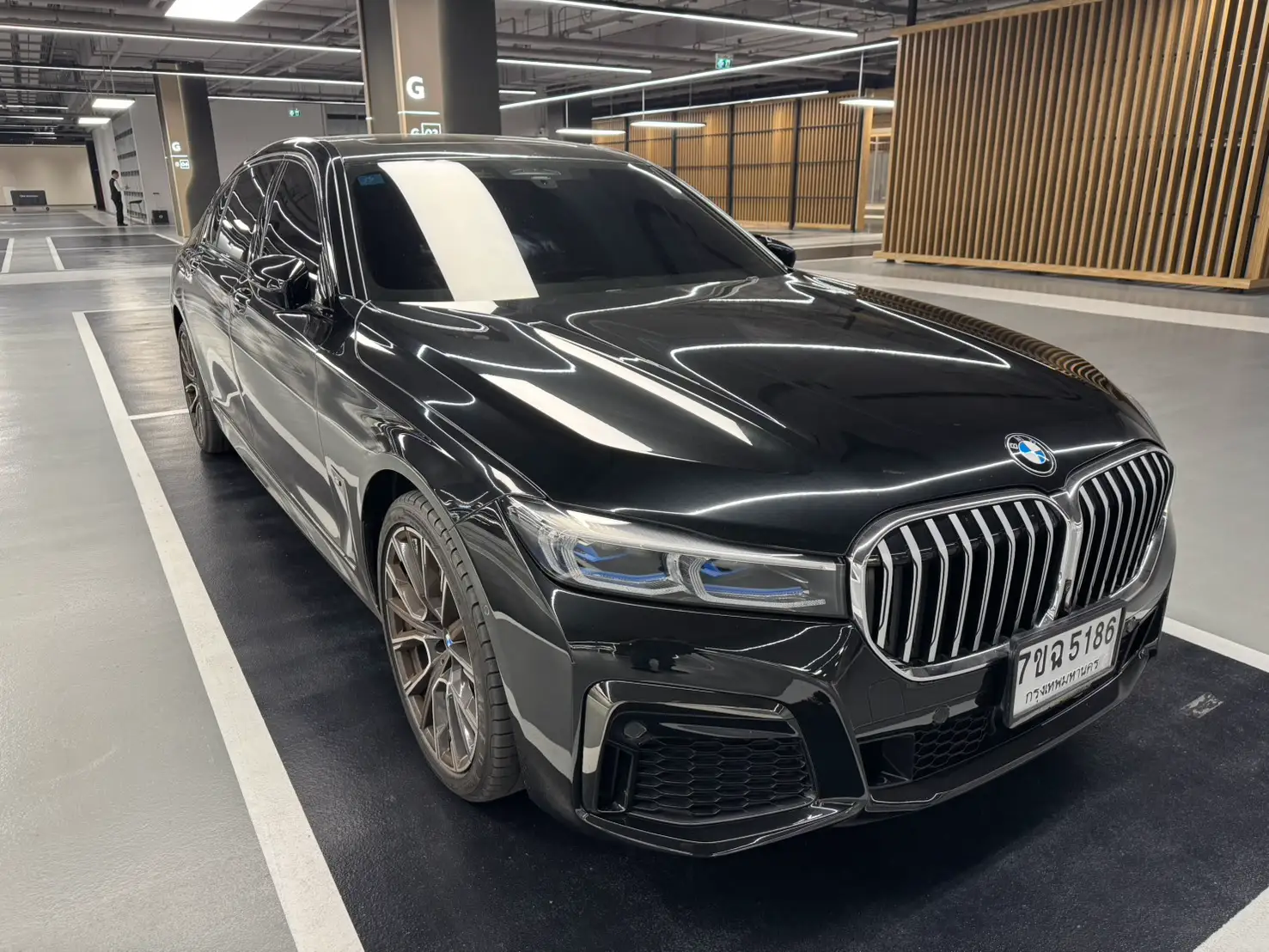 บีเอ็มดับเบิลยู ซีรีส์ 7 (745Le M Sport) สีดำ